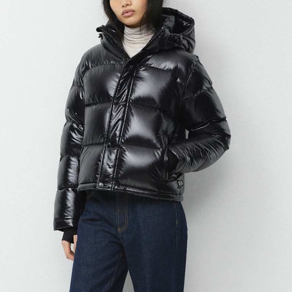 Aritzia TNA The Super Puff™ Shorty - Hi-Gloss